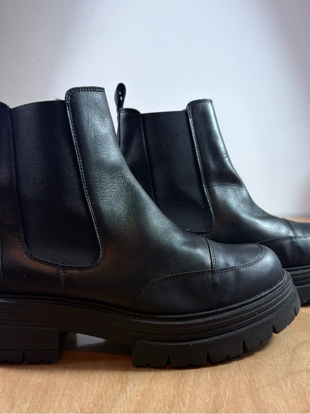 Pilcro Anthropologie Black Leather Chelsea Boots Women’s Size 39 Lug Sole Ankle
